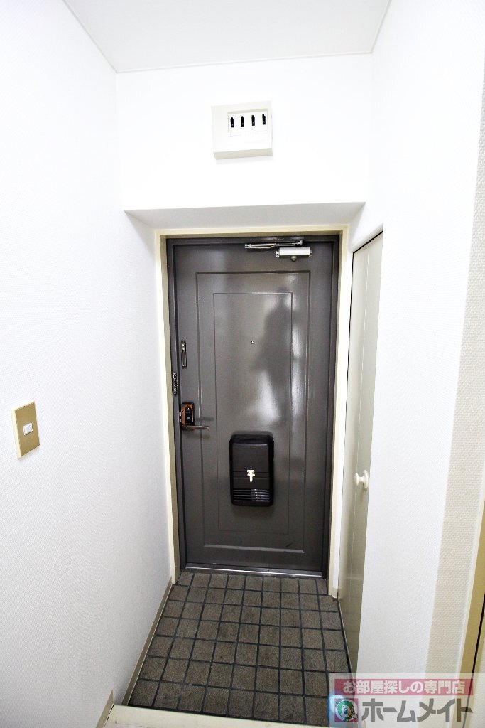 拡大写真：明星館 6階602の玄関