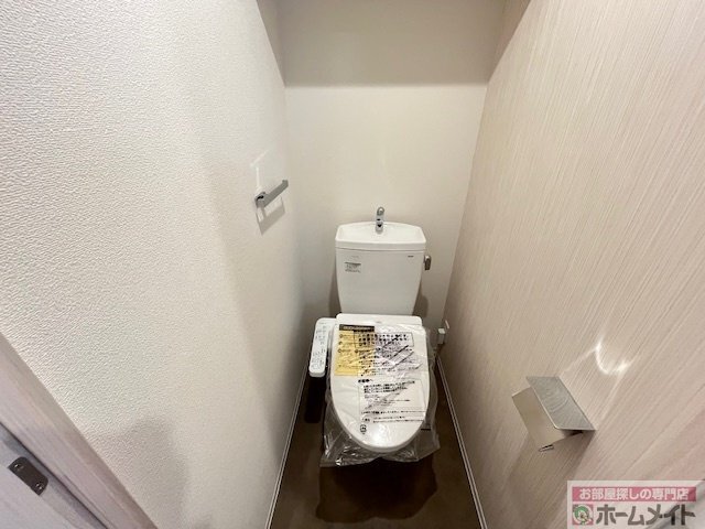 拡大写真:クレアグレイス岸里 8階803のシャワー付トイレ