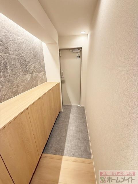 拡大写真:Maison Espoir Ⅳ 2階201の玄関