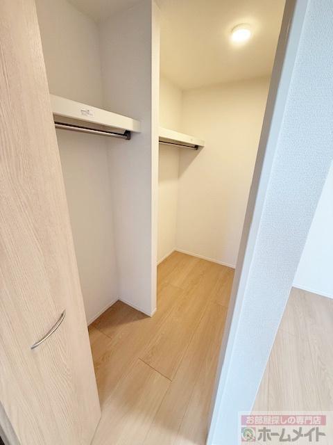 拡大写真:Maison Espoir Ⅳ 2階201のウォークインクローゼット