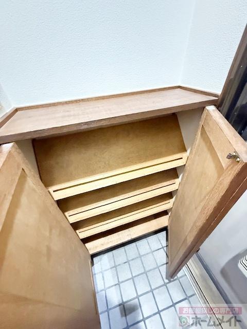 拡大写真：パレス丸山 1階101の下駄箱
