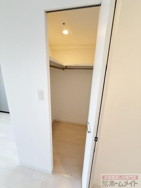 拡大写真：Luxe難波南 13階1319のウォークインクローゼット