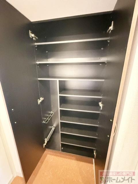 拡大写真:Luxe難波南 14階1417の下駄箱