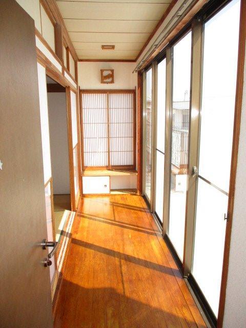 拡大写真：エクセルフラット 3階301の廊下