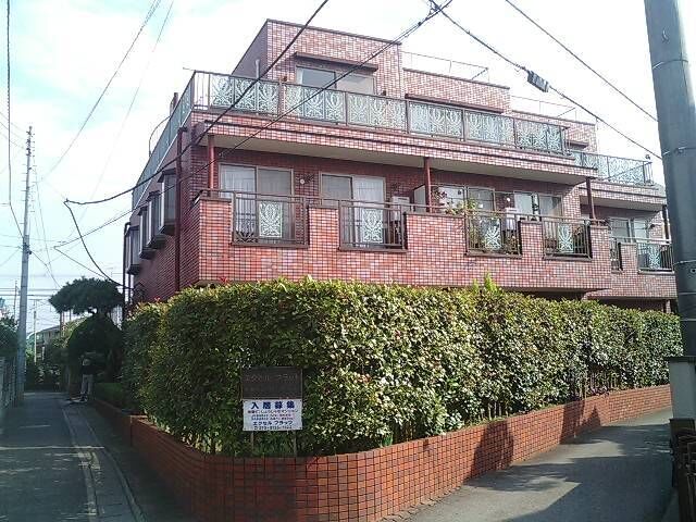 拡大写真：エクセルフラット 3階301の外観写真（昼）
