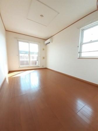拡大写真:サニーレジデンス Ⅰ番館 2階202のリビング