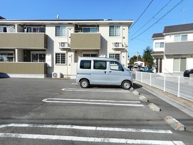 拡大写真:ルミエール 杉 2階201の外観写真(昼)