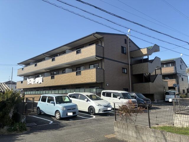 拡大写真：リベルタパラッツォ 1階101の外観写真（昼）