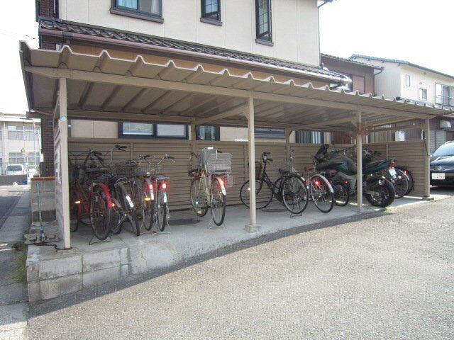 拡大写真:コーポエルノリタケA 1階101の外観写真(昼)