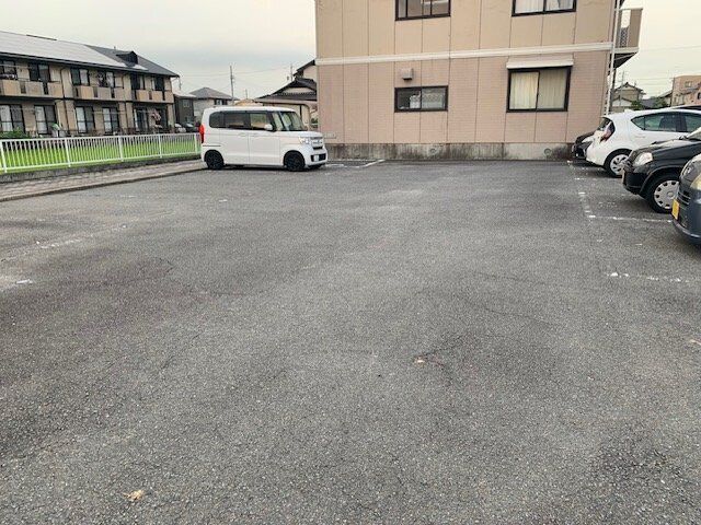 拡大写真:グランドール愛 2階205の外観写真(昼)