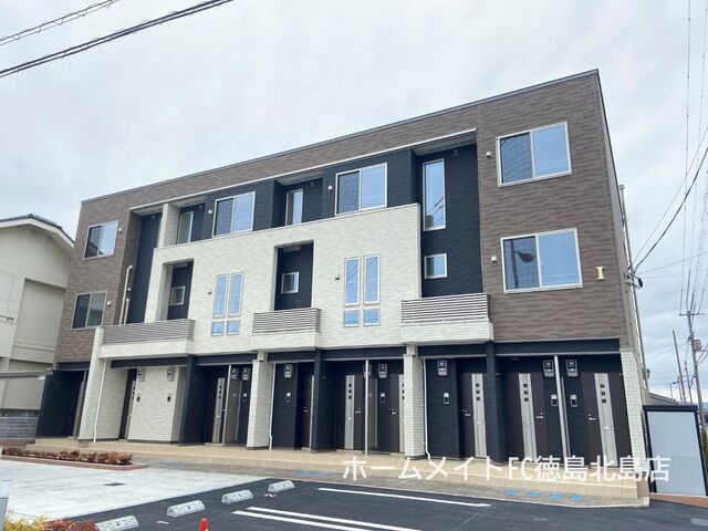 写真：板野郡藍住町徳命字前須西の外観