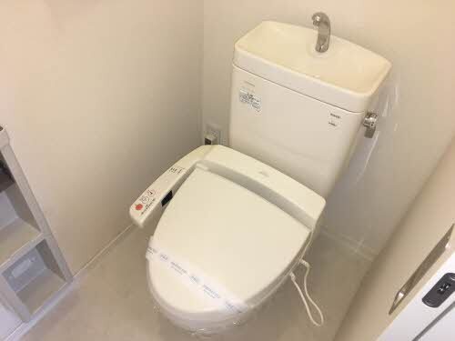 拡大写真:板野郡北島町高房字勝瑞境 2階205のトイレ