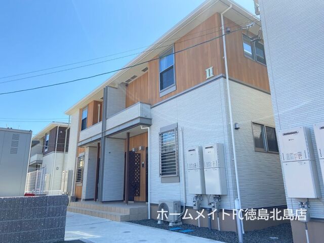 拡大写真：板野郡松茂町笹木野字八北開拓 2階201の外観写真（昼）