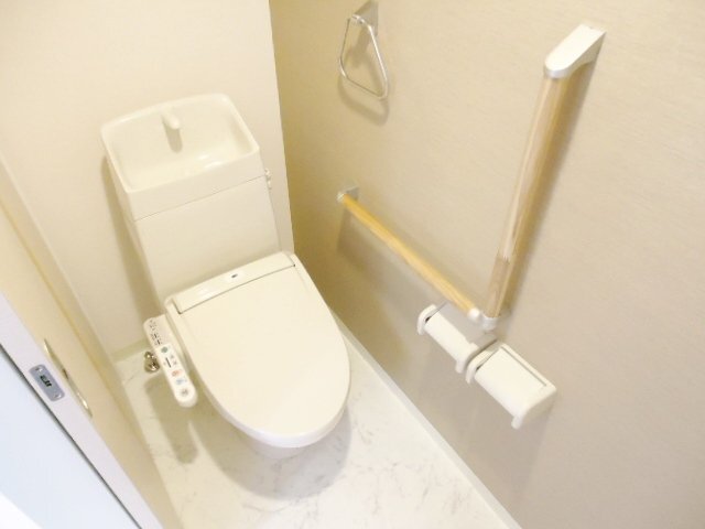 拡大写真:板野郡松茂町満穂字満穂開拓 1階103のトイレ