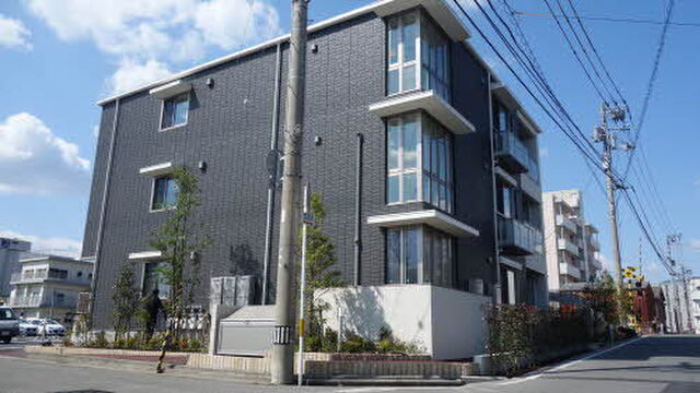 拡大写真：徳島市南二軒屋町新開 2階201の外観写真（昼）