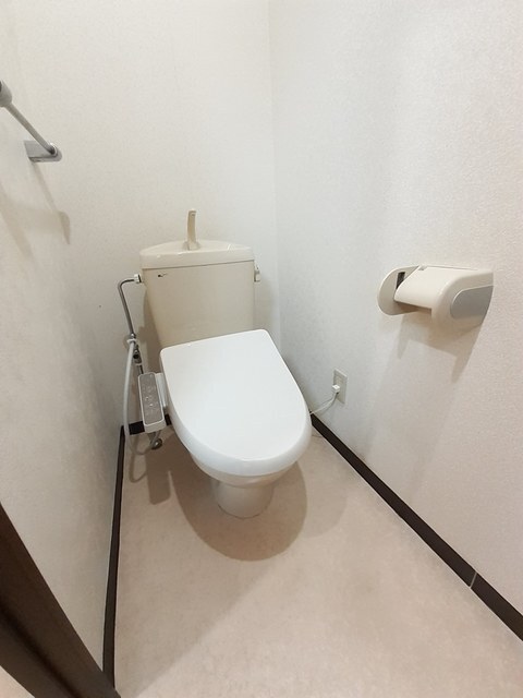 拡大写真:徳島市伊賀町3丁目 1階206のトイレ
