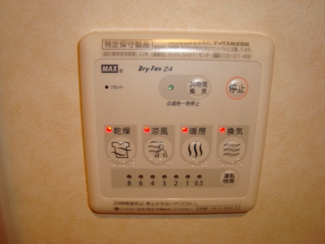 拡大写真:カームオータム南古谷 2階202の浴室乾燥機