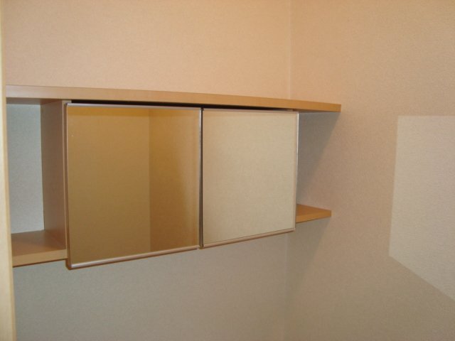拡大写真:カームオータム南古谷 2階202のトイレ戸棚