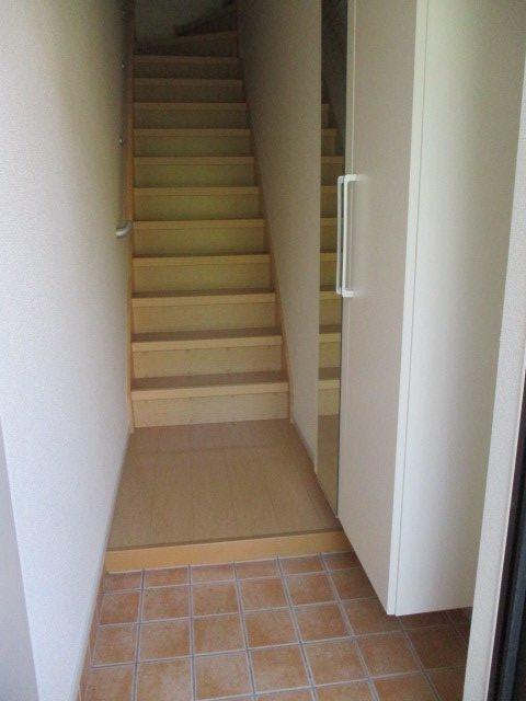 拡大写真：ルミエール 2階206の玄関