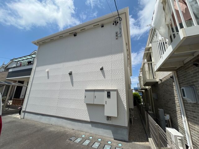 拡大写真:カーサ ビアンカ 1階101の外観写真(昼)