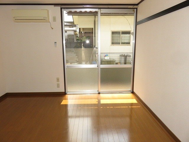 拡大写真:コーポ都 2階201のリビング