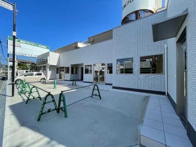 拡大写真:新栄プロパティー古市駅東 1階102の外観写真(昼)