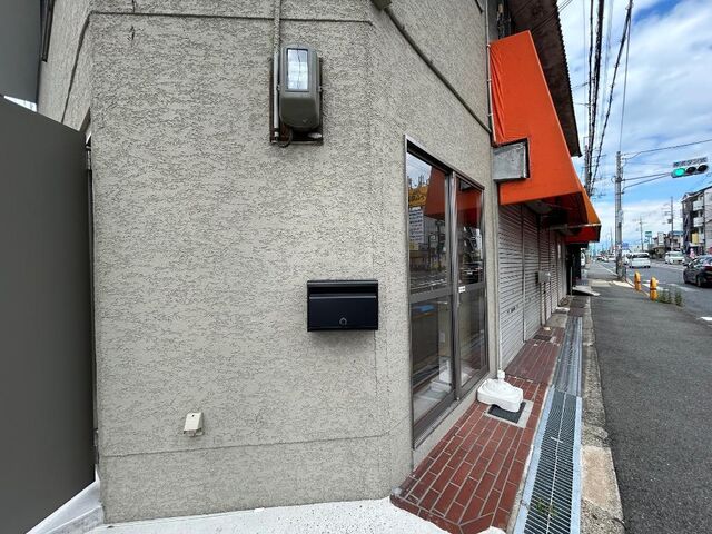 拡大写真:伊賀2丁目店舗 1階1の外観写真(昼)