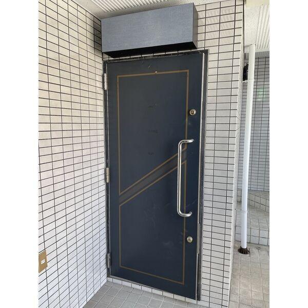 拡大写真:サンシャイン堀田通 4Aの玄関