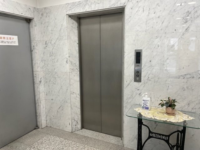 拡大写真:オオツジ堂山ビル 7Fの共有部分