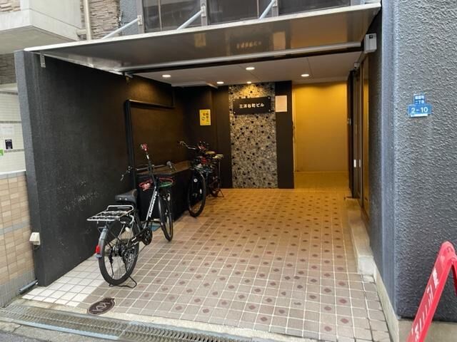 拡大写真:三洋谷町ビル 2階201の外観写真(昼)