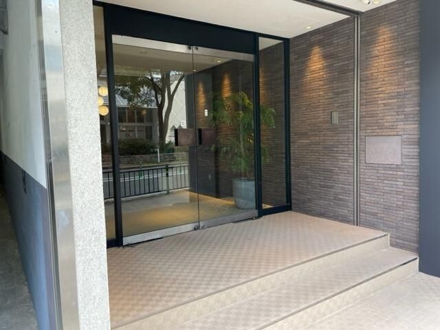 拡大写真:靭パークビル 2階202の外観写真(昼)