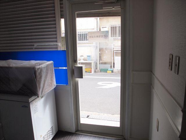 拡大写真：大阪市西成区聖天下１丁目 1の玄関