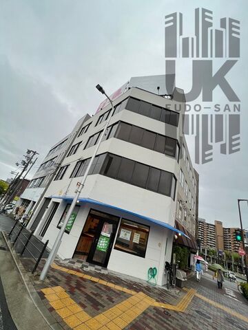 8R BLD.8の外観