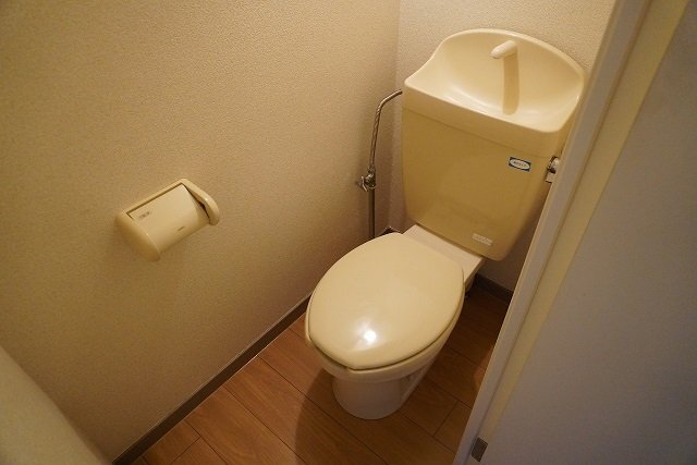 拡大写真:エバー赤坂 1階105のトイレ