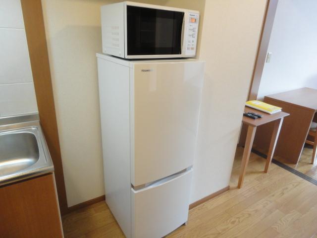 拡大写真:リバパレス鶴舞 7階708の冷蔵庫・電子レンジ