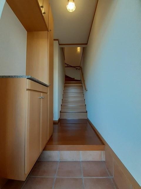 拡大写真:アルハンブラ一番館 202の玄関