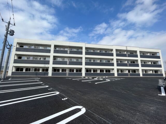 拡大写真：モンターニュ諫早 1階102の外観写真（昼）