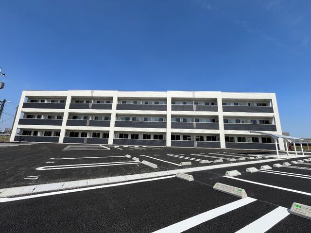 拡大写真：モンターニュ諫早 1階102の外観写真（昼）