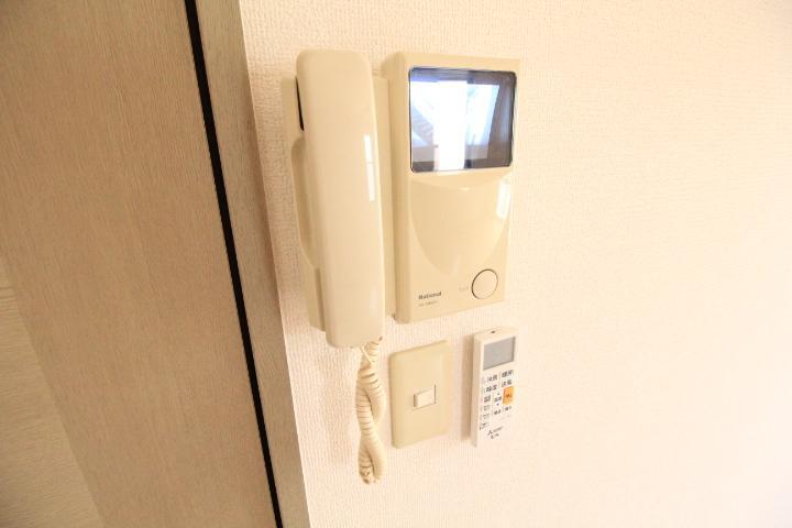 拡大写真：ファミーユ・ヴィラ　B棟 103のセキュリティ
